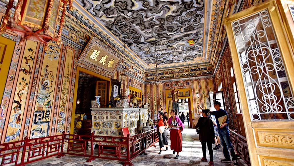 Vietnam Historical Itinerary - inside khai dinh tomb